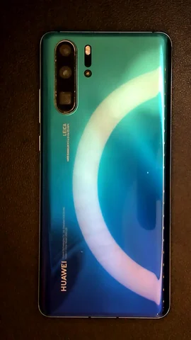 Huawei P30 Pro de V****a antes de la reparación de lente de cámara trasera