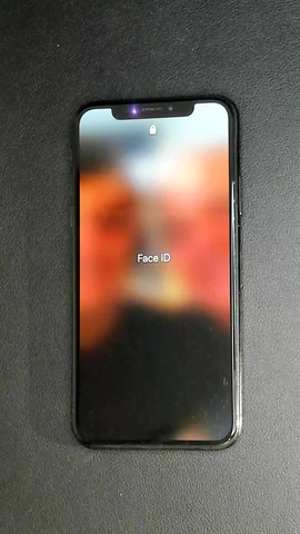 Foto tomada del Apple iPhone X de M***a posterior a la reparación de auricular el 18 de Septiembre de 2023