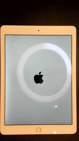 Foto tomada del Apple iPad Air 2 de A*****a posterior a la reparación de batería el 27 de Septiembre de 2023