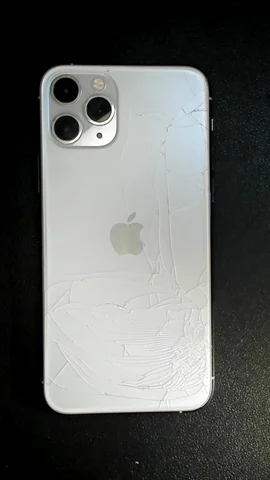 Apple iPhone 11 Pro de A*****o antes de la reparación de pantalla y tapa trasera