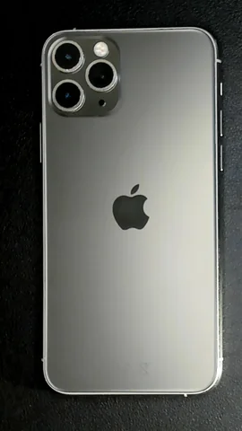 Foto tomada del Apple iPhone 11 Pro de A*****o posterior a la reparación de pantalla y tapa trasera el 4 de Octubre de 2023