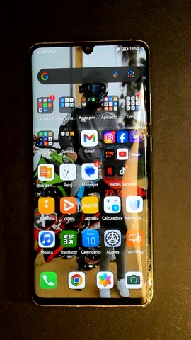 Huawei P30 Pro de F*******o antes de la reparación de pantalla y tapa trasera