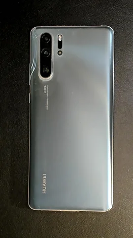 Huawei P30 Pro de F*******o antes de la reparación de pantalla y tapa trasera