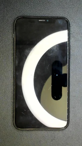 Apple iPhone 11 Pro de J**e antes de la reparación de puerto de carga
