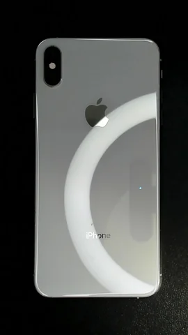 Foto tomada del Apple iPhone XS Max de A*****o posterior a la reparación de tapa trasera el 23 de Octubre de 2023