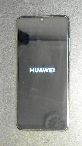 Foto tomada del Huawei P30 lite de L**s posterior a la reparación de pantalla el 27 de Octubre de 2023