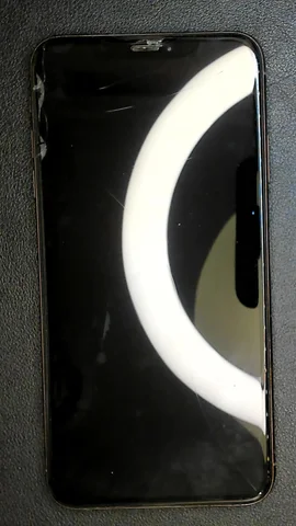 Apple iPhone XS Max de M****l antes de la reparación de pantalla