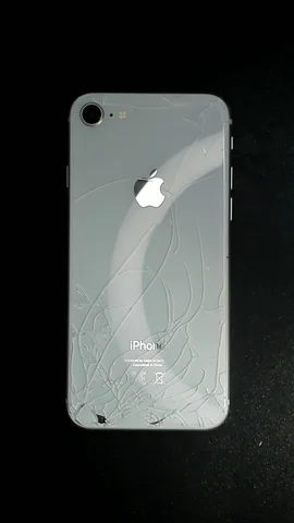 Apple iPhone 8 de A*****o antes de la reparación de pantalla y tapa trasera