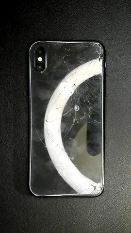 Apple iPhone X de F*******o antes de la reparación de tapa trasera