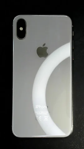 Foto tomada del Apple iPhone X de M***a posterior a la reparación de batería y tapa trasera y auricular y sensor de proximidad el 1 de Noviembre de 2023