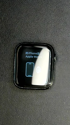 Foto tomada del Apple Watch SE 44mm de F*******o posterior a la reparación de cristal (sólo cristal y no el digitalizador) el 6 de Noviembre de 2023