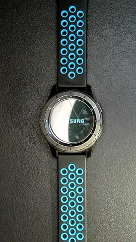 Foto tomada del Samsung Gear S3 frontier de J**é posterior a la reparación de batería el 6 de Noviembre de 2023