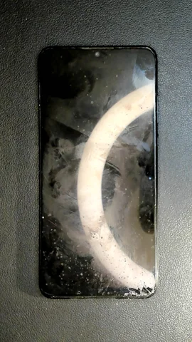 Huawei P30 lite de L**s antes de la reparación de pantalla