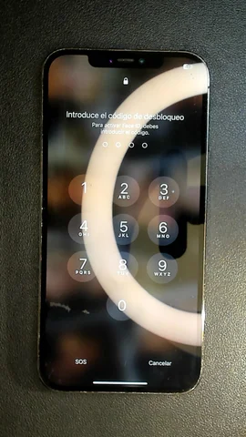 Foto tomada del Apple iPhone 12 Pro Max de J***o posterior a la reparación de batería el 8 de Noviembre de 2023