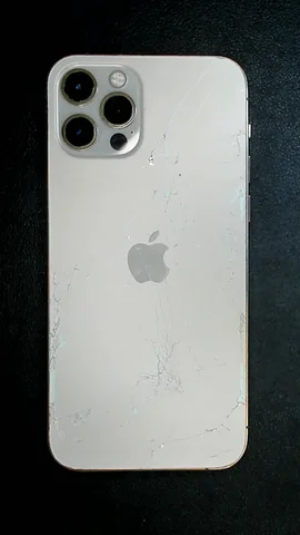 Foto tomada del Apple iPhone 12 Pro de M***a posterior a la reparación de lente de cámara trasera el 9 de Noviembre de 2023