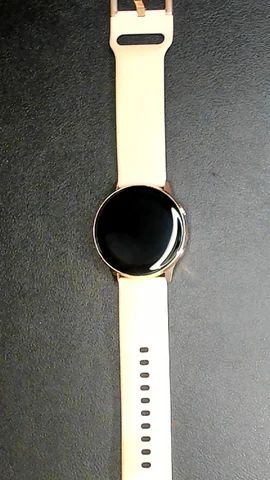 Foto tomada del Samsung Galaxy Watch Active de R****a posterior a la reparación de pantalla el 13 de Noviembre de 2023