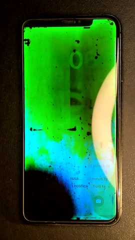 Apple iPhone XS Max de M***a antes de la reparación de pantalla