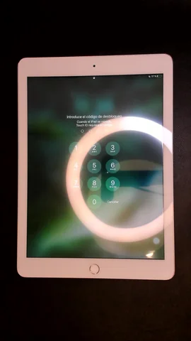 Foto tomada del Apple iPad 5 9.7 (2017) de A*****o posterior a la reparación de cristal digitalizador el 20 de Noviembre de 2023