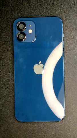 Foto tomada del Apple iPhone 12 de J****r posterior a la reparación de cámara trasera el 23 de Noviembre de 2023