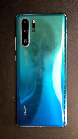 Huawei P30 Pro de A***o antes de la reparación de cámara trasera