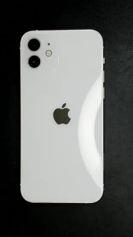 Foto tomada del Apple iPhone 12 de A****a posterior a la reparación de tapa trasera el 30 de Noviembre de 2023