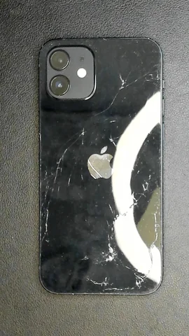 Apple iPhone 12 de D****l antes de la reparación de tapa trasera