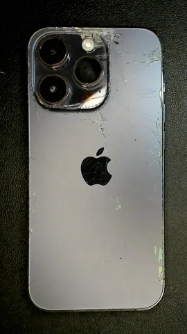 Apple iPhone 14 Pro de P***o antes de la reparación de tapa trasera