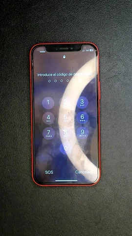 Apple iPhone 12 mini de M***a antes de la reparación de puerto de carga