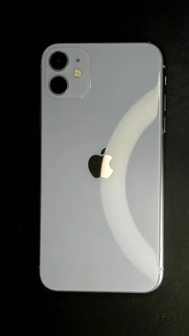 Foto tomada del Apple iPhone 11 de D****l posterior a la reparación de tapa trasera el 18 de Diciembre de 2023