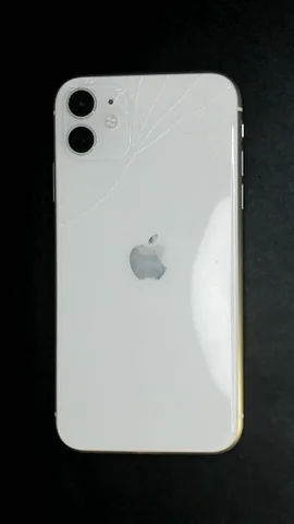 Apple iPhone 11 de D****l antes de la reparación de tapa trasera y pantalla