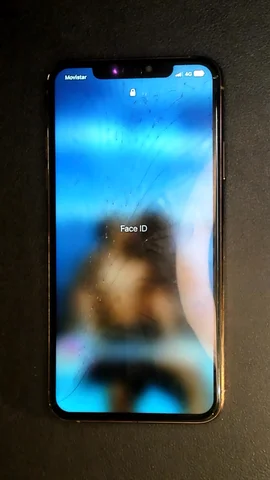 Apple iPhone 11 Pro Max de G**n antes de la reparación de pantalla y tapa trasera