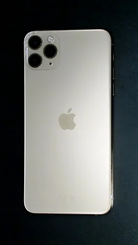 Apple iPhone 11 Pro Max de G**n antes de la reparación de pantalla y tapa trasera