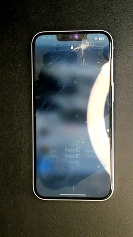 Apple iPhone 14 de L**s antes de la reparación de pantalla