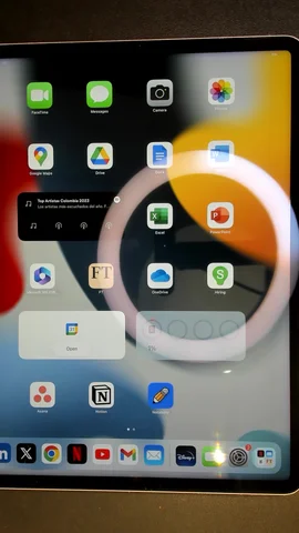 Foto tomada del Apple iPad Pro 12.9 (2021) de F****e posterior a la reparación de pantalla el 22 de Diciembre de 2023
