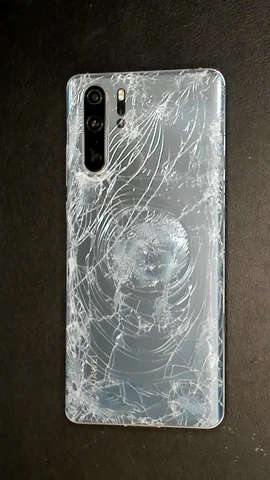 Huawei P30 Pro de A*****o antes de la reparación de pantalla y tapa trasera