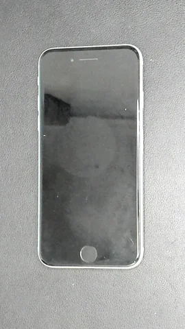 Apple iPhone SE (2020) de F******o antes de la reparación de auricular