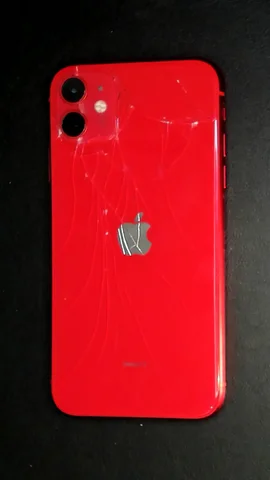 Apple iPhone 11 de M****l antes de la reparación de tapa trasera y pantalla