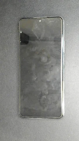 Xiaomi Redmi Note 11 Pro+ 5G de O***r antes de la reparación de batería