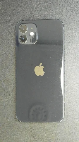 Foto tomada del Apple iPhone 12 de I***e posterior a la reparación de cámara trasera el 2 de Enero de 2024