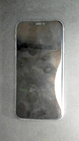 Apple iPhone 11 de D****l antes de la reparación de vibrador