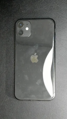 Apple iPhone 11 de M****a antes de la reparación de cámara trasera