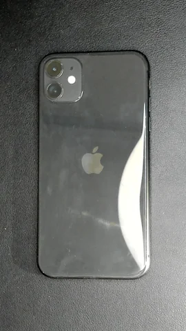 Foto tomada del Apple iPhone 11 de M****a posterior a la reparación de cámara trasera el 6 de Enero de 2024