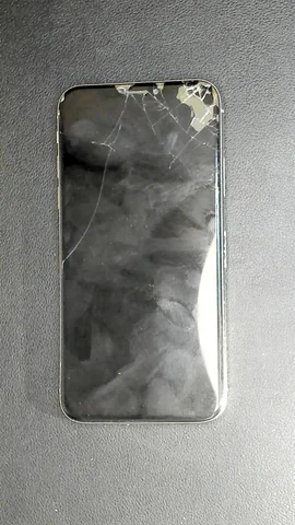 Apple iPhone X de S***a antes de la reparación de batería y pantalla