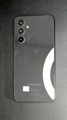 Foto tomada del Samsung Galaxy A54 de C****n posterior a la reparación de cámara trasera el 8 de Enero de 2024