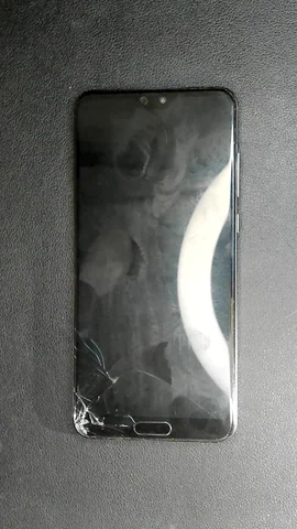 Huawei P20 Pro de A*****o antes de la reparación de pantalla