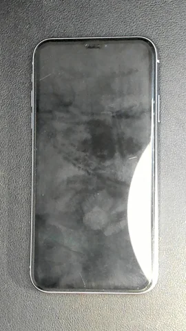 Apple iPhone 11 de C******a antes de la reparación de puerto de carga y micrófono