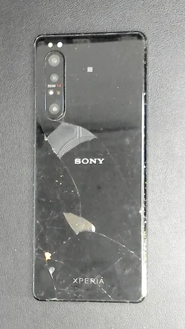 Sony Xperia 1 II de M******a antes de la reparación de tapa trasera