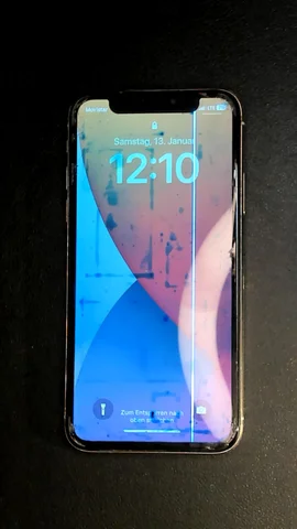 Apple iPhone X de M****a antes de la reparación de pantalla