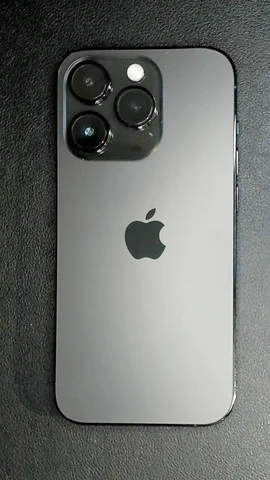 Foto tomada del Apple iPhone 14 Pro de M****l posterior a la reparación de lente de cámara trasera el 19 de Enero de 2024