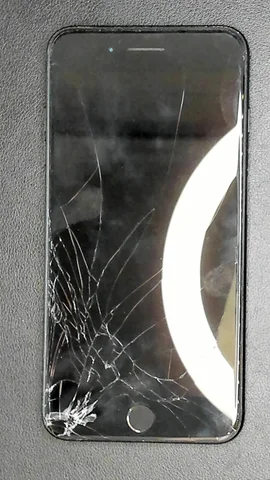 Apple iPhone 7 Plus de M***a antes de la reparación de pantalla